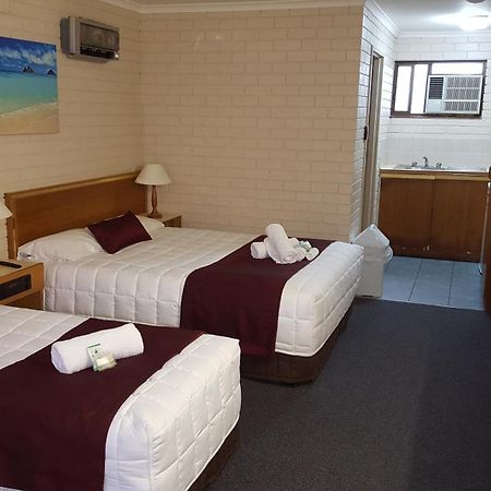 Tabourie Lake Motor Inn Kamer foto