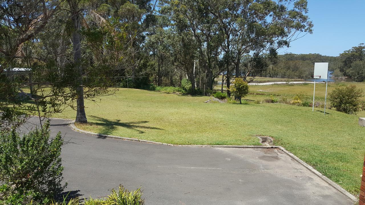 Tabourie Lake Motor Inn Buitenkant foto
