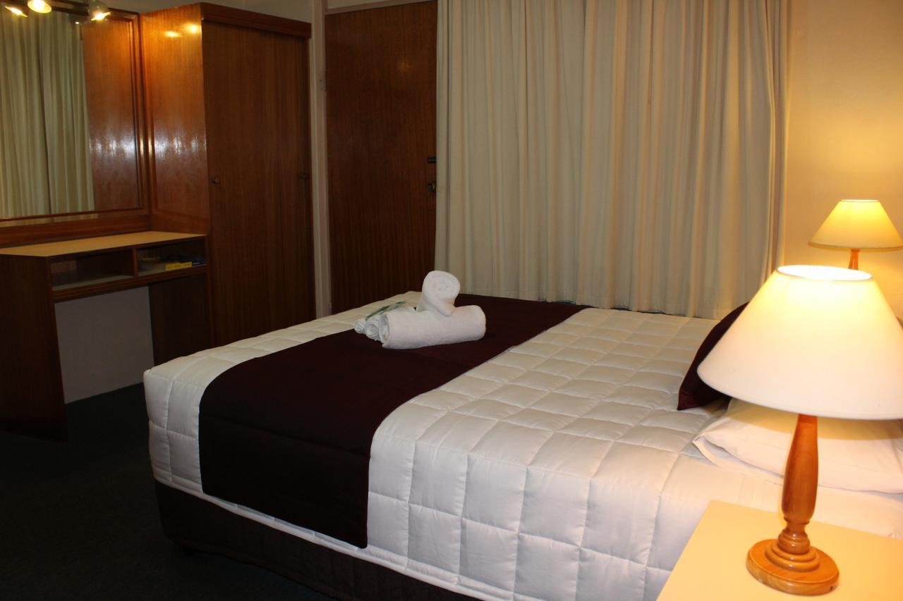 Tabourie Lake Motor Inn Buitenkant foto