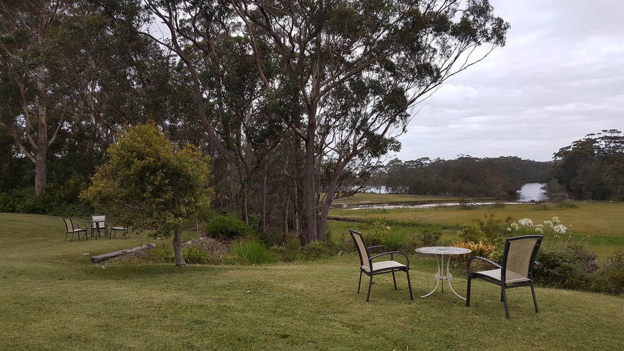 Tabourie Lake Motor Inn Buitenkant foto
