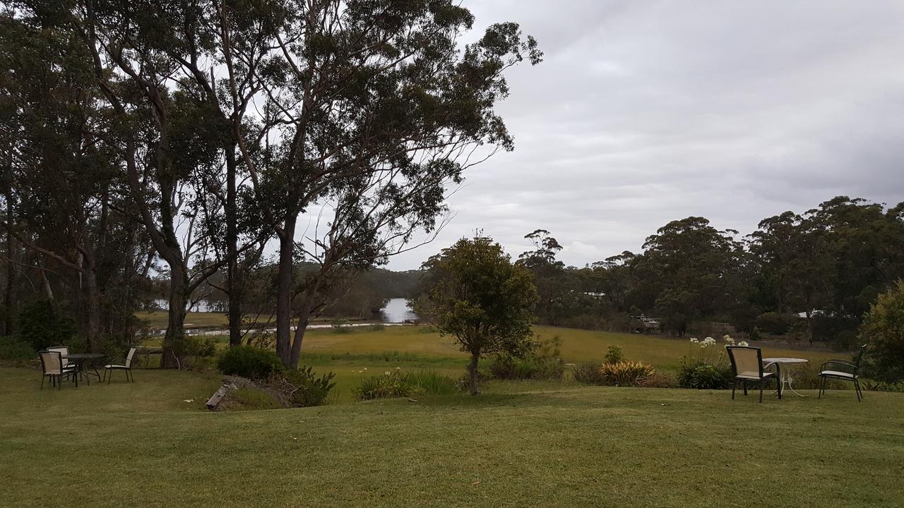 Tabourie Lake Motor Inn Buitenkant foto