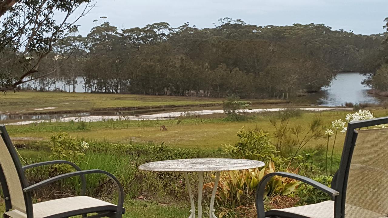 Tabourie Lake Motor Inn Buitenkant foto